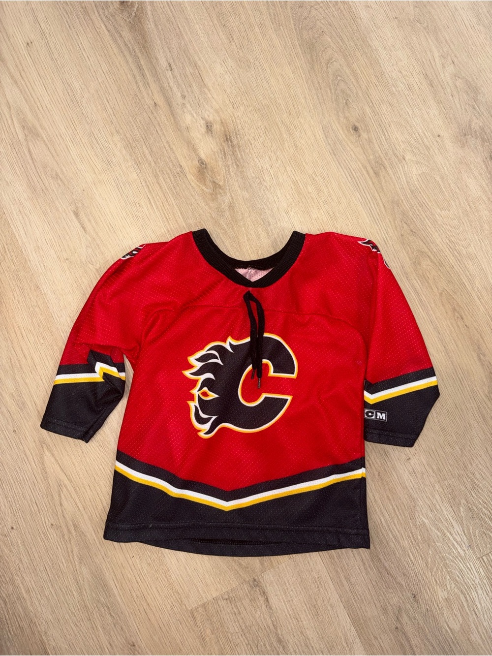 CCM Kids Calgary Flames Red Hockey Jersey with Team Crest 2/3